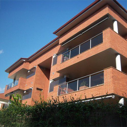 Edificio de 6 viviendas situado en el Pasaje Ramírez nº 2, en Sant Cugat del Vallès.